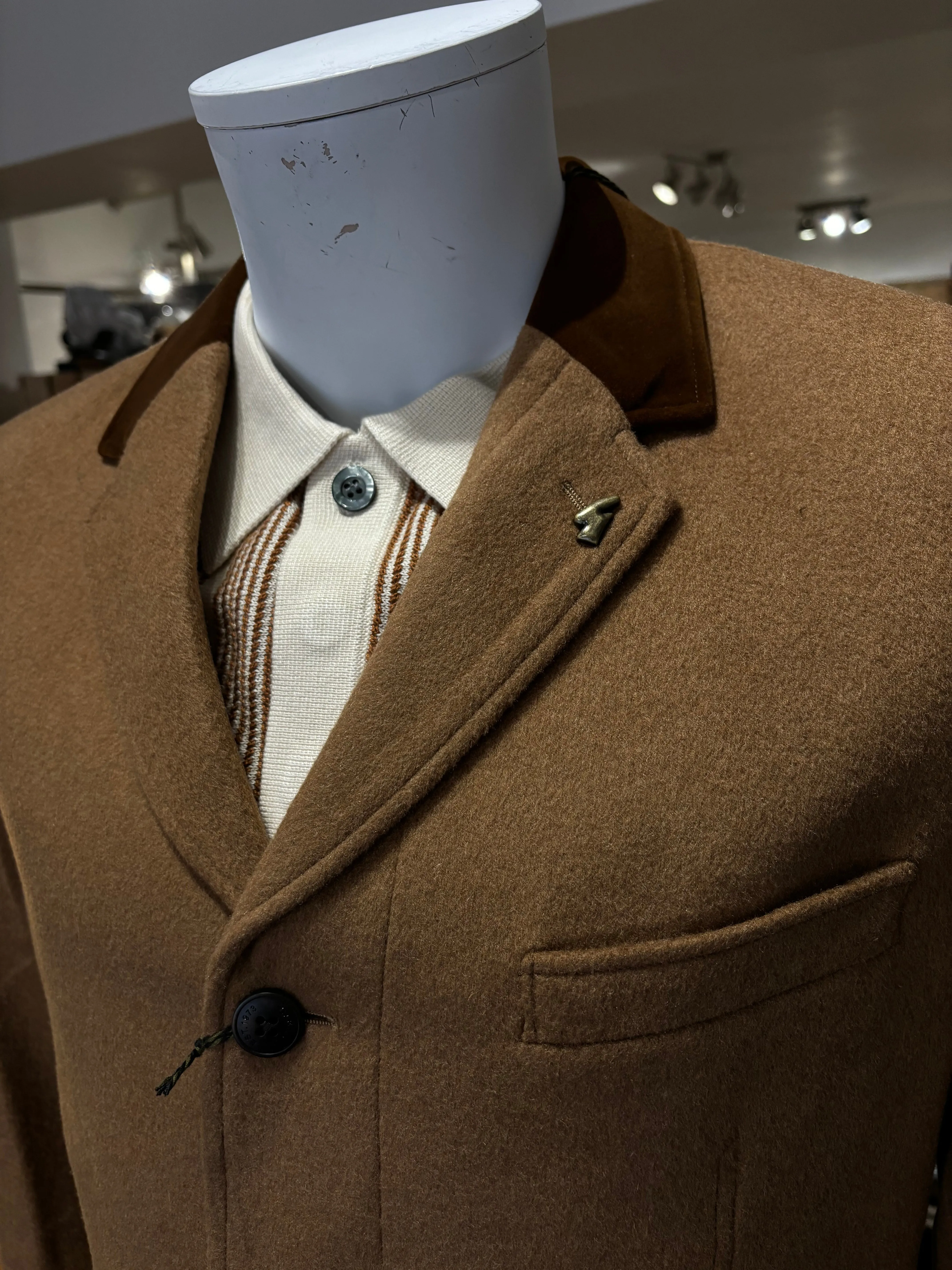 Gabicci Tan Wool Blend Overcoat with Velvet Lapels & Paisley Lining