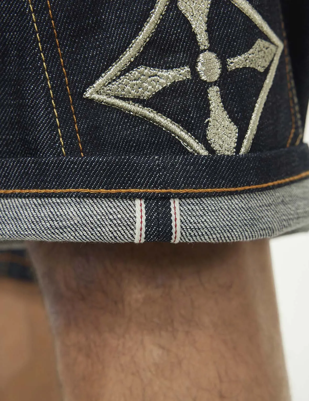 Multi-Pocket with Brocade Patch Regular Fit Denim Shorts