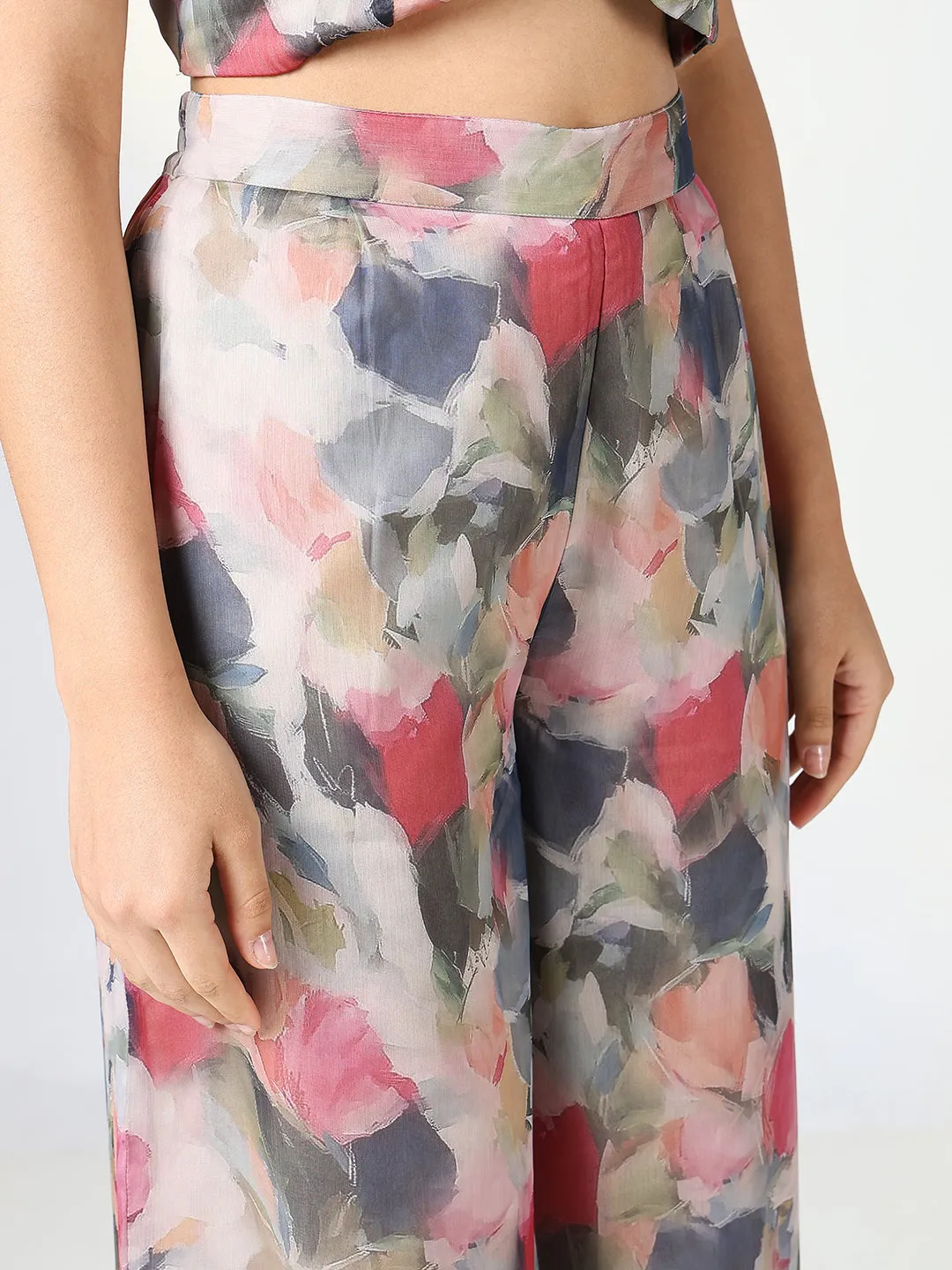 Women Grey & Red Floral Printed Kurta Set with Overcoat